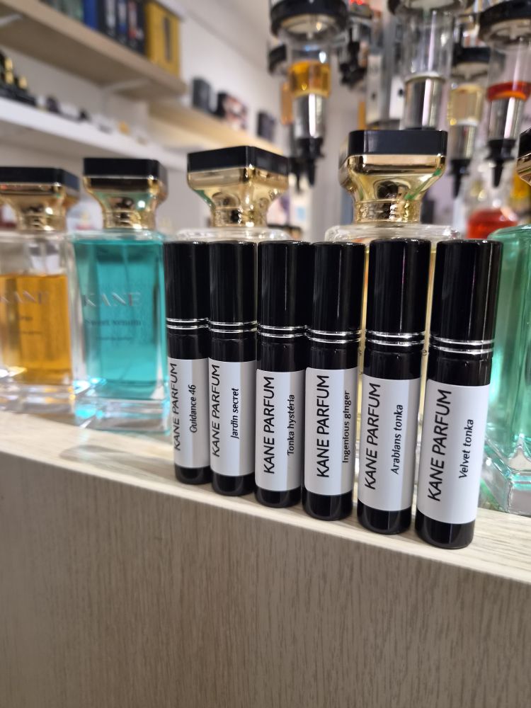 Tubes 8 ml Kane Parfum avec noms visibles