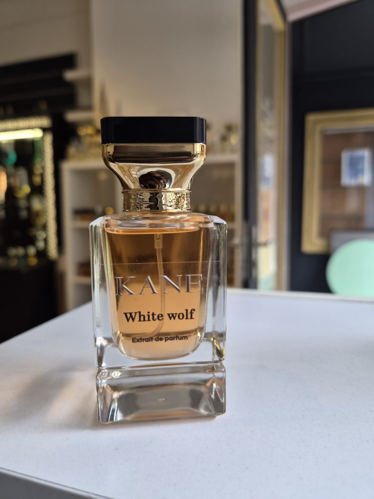 White wolf — Kane Parfum, photo boutique Yasmine Beauty Luxembourg